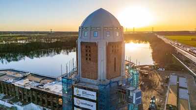 Watertoren Raamsdonksveer herrijst langzaam uit de steigers